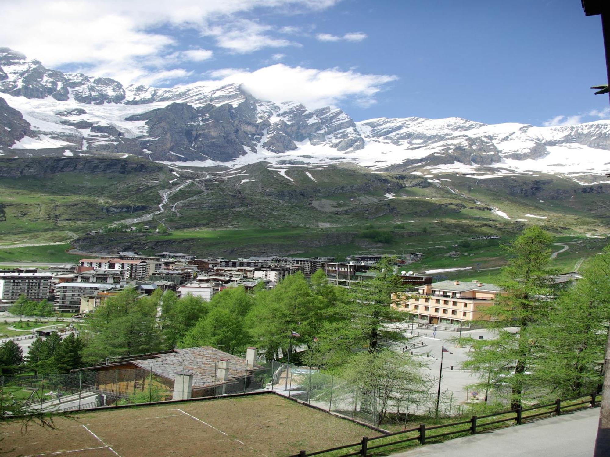 Contemporary Apartment In Breuil Cervinia Near Ski Area Bagian luar foto