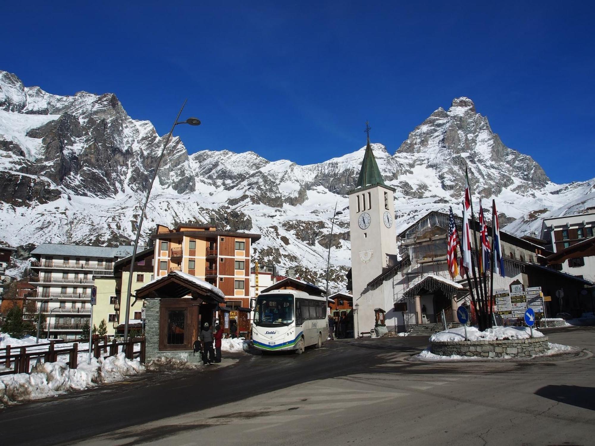Contemporary Apartment In Breuil Cervinia Near Ski Area Bagian luar foto