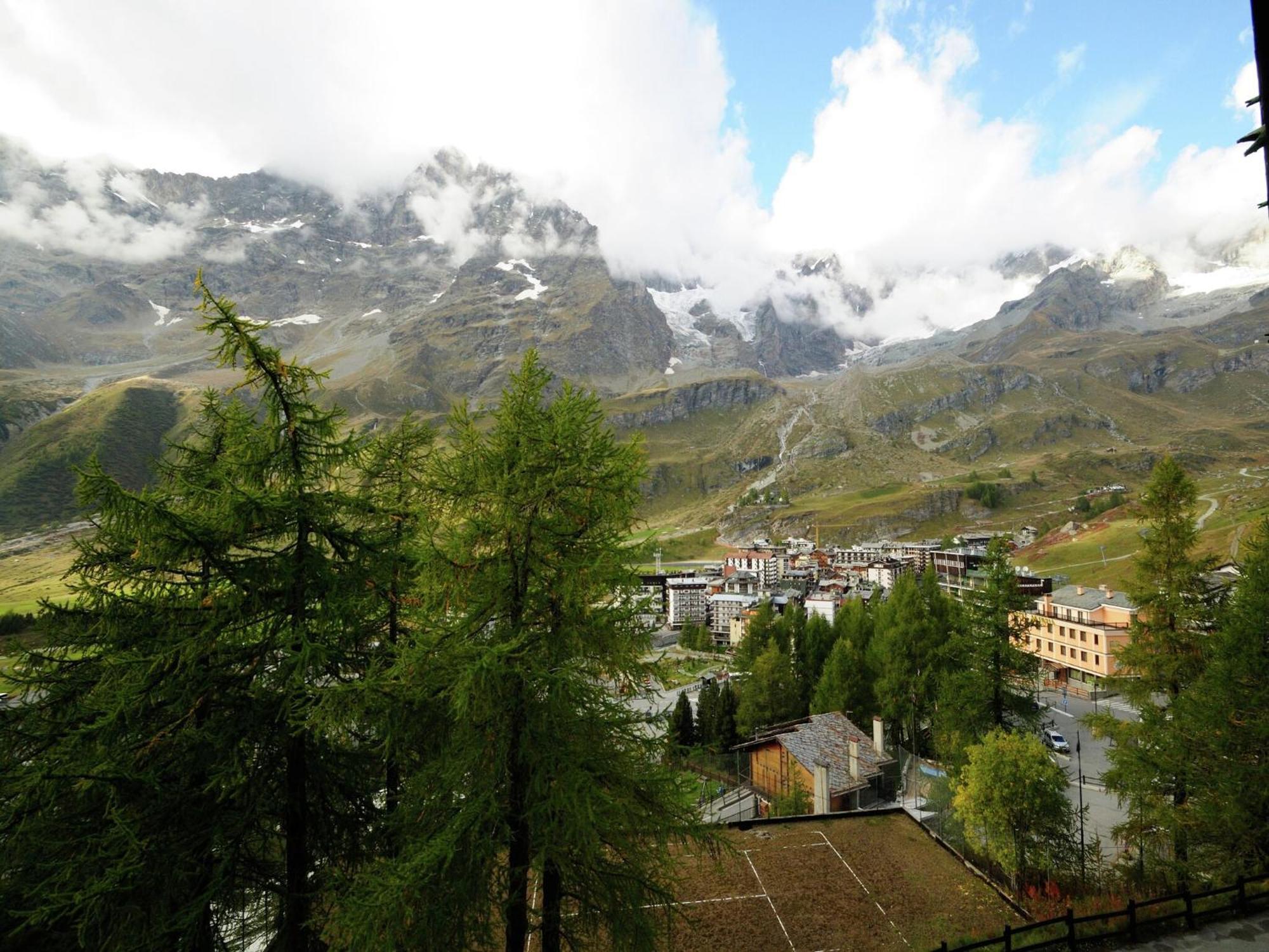Contemporary Apartment In Breuil Cervinia Near Ski Area Bagian luar foto