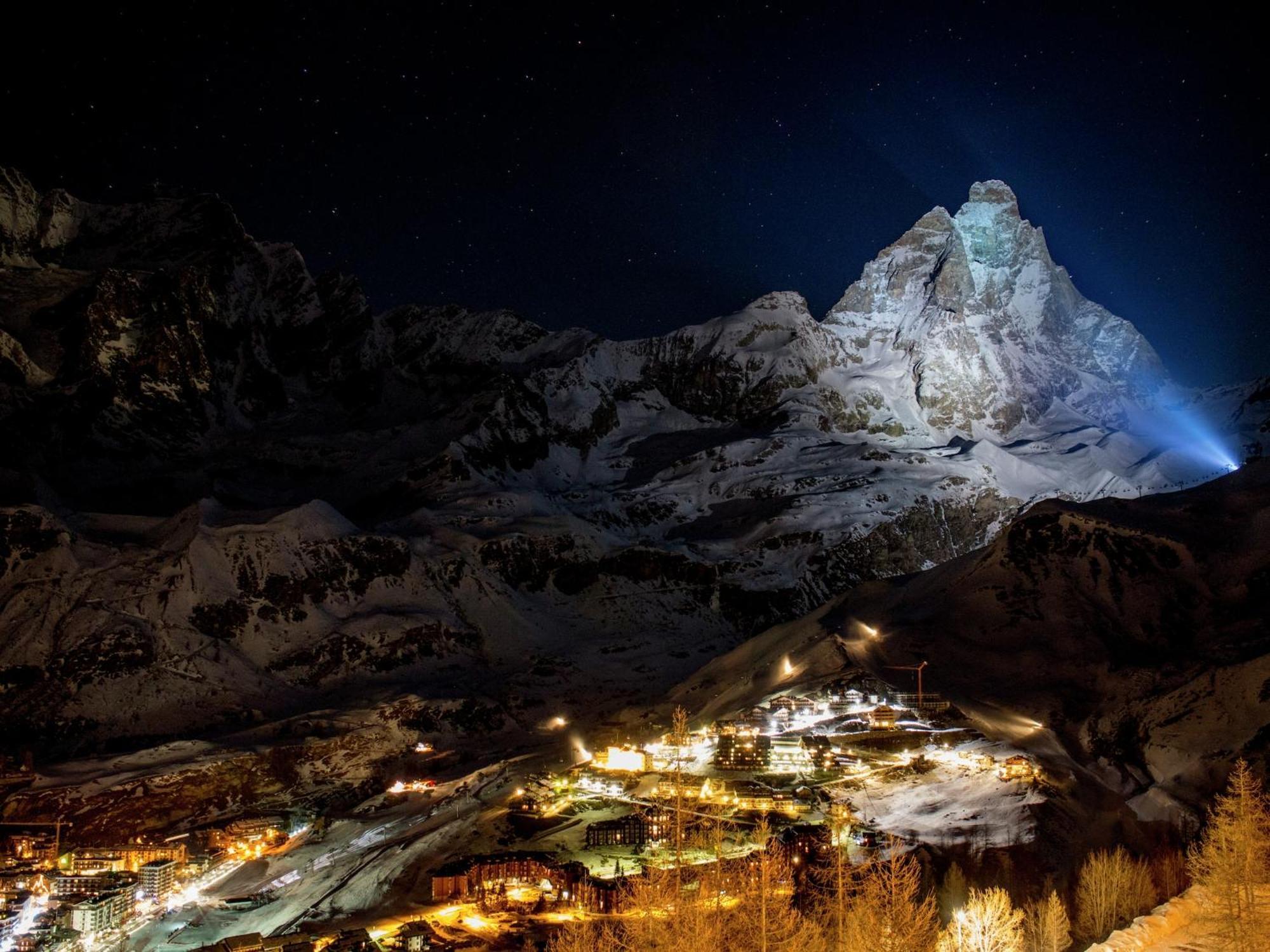 Contemporary Apartment In Breuil Cervinia Near Ski Area Bagian luar foto