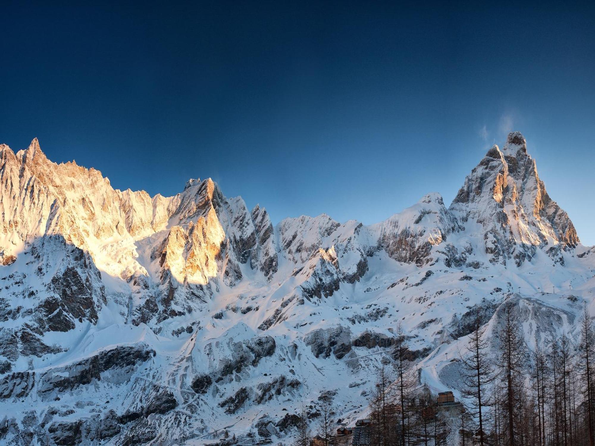 Contemporary Apartment In Breuil Cervinia Near Ski Area Bagian luar foto