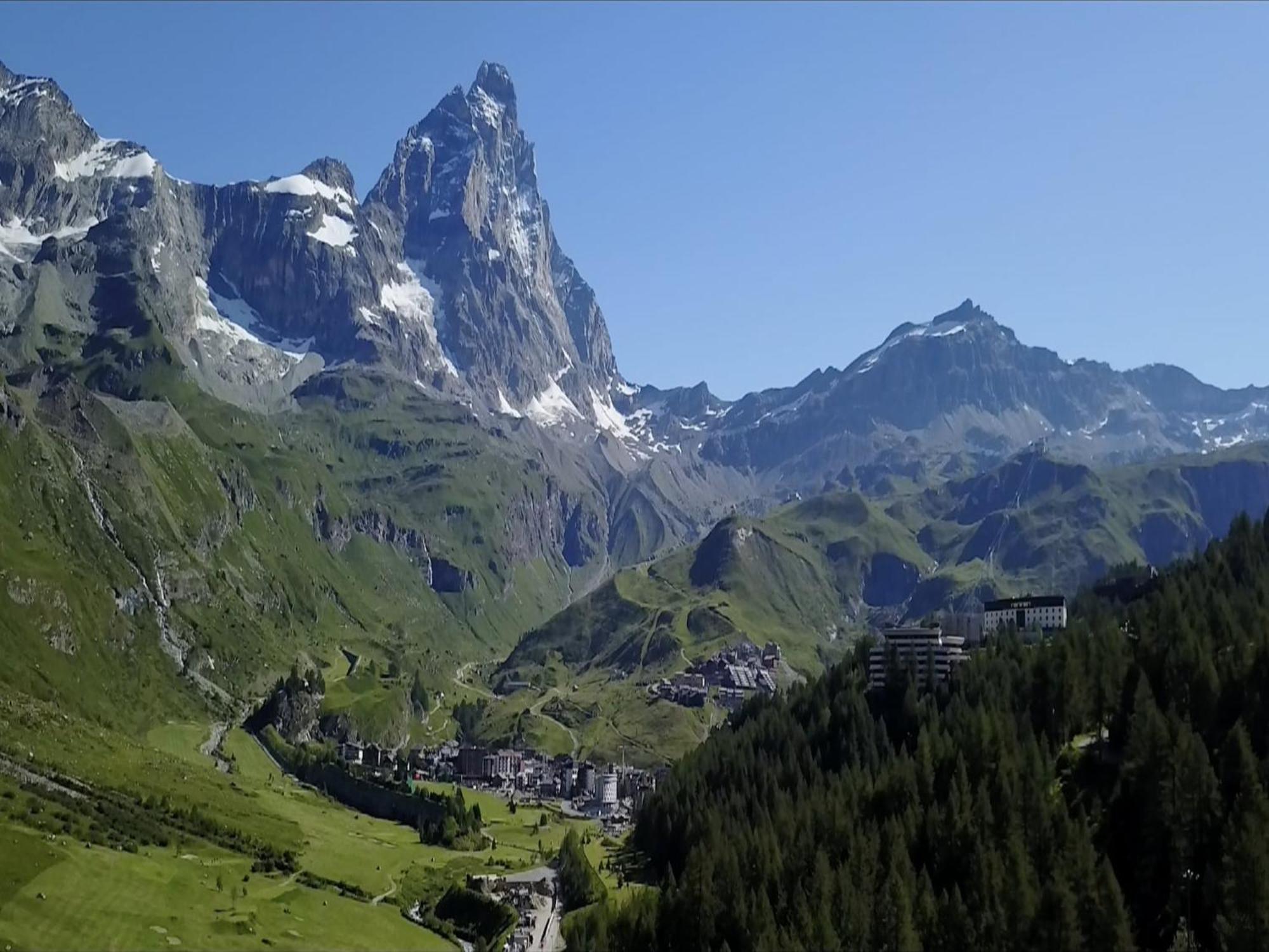 Contemporary Apartment In Breuil Cervinia Near Ski Area Bagian luar foto