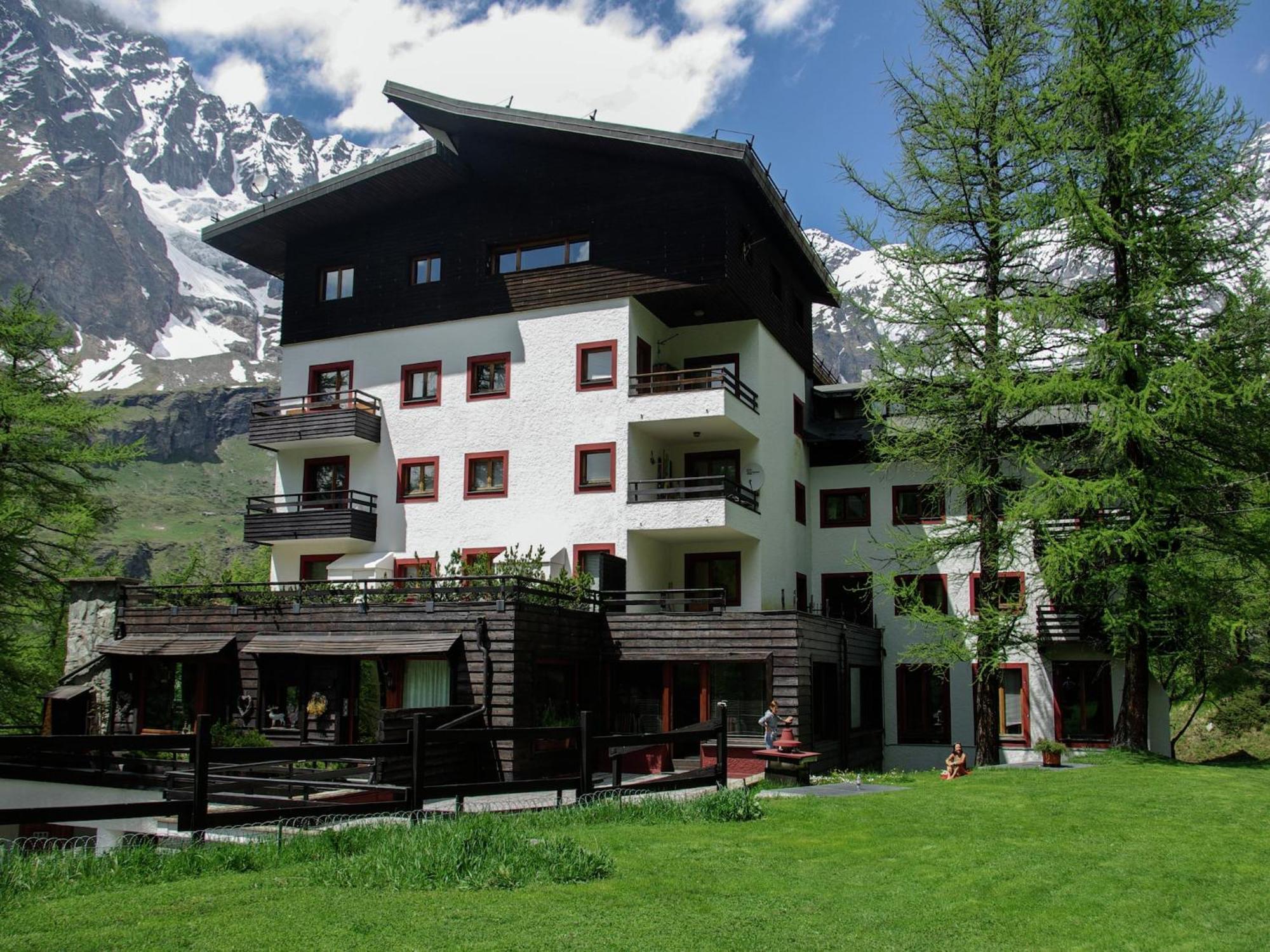 Contemporary Apartment In Breuil Cervinia Near Ski Area Bagian luar foto