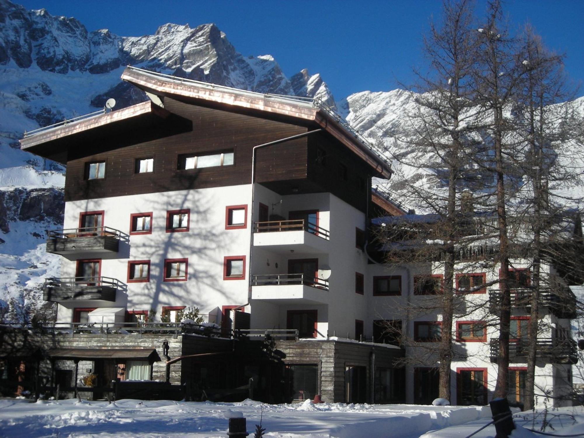 Contemporary Apartment In Breuil Cervinia Near Ski Area Bagian luar foto
